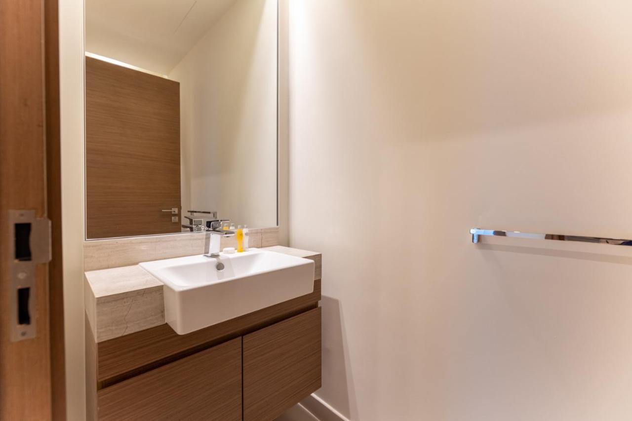 Dhh - Welcome To Your New With Splendid Interiors In City Walk Building 11b