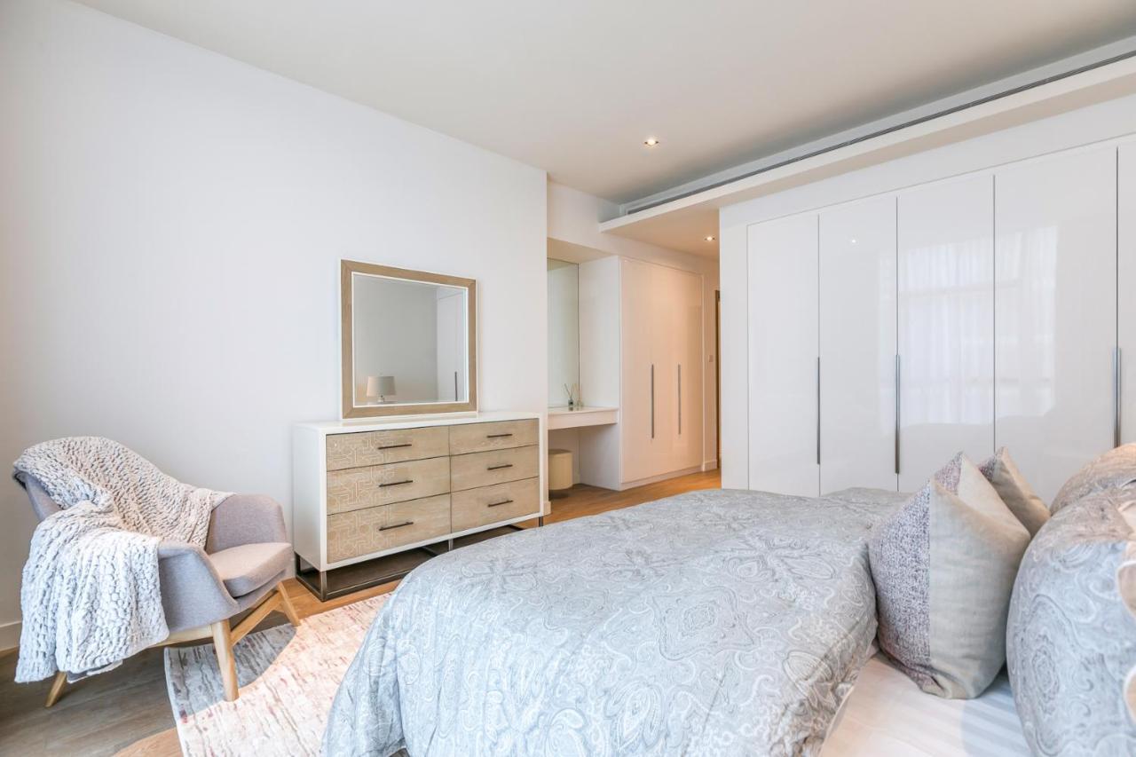 Dhh - Welcome To Your New With Splendid Interiors In City Walk Building 11b Apartment *