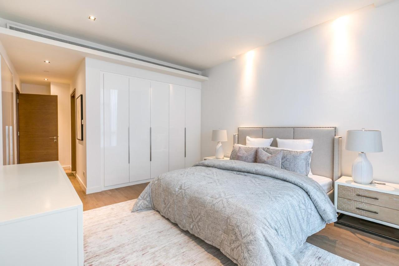 Dhh - Welcome To Your New With Splendid Interiors In City Walk Building 11b Apartment