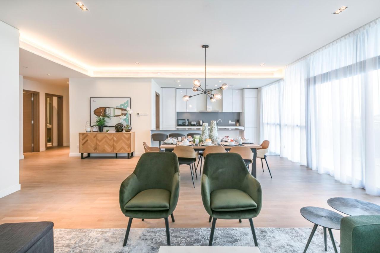Dhh - Welcome To Your New With Splendid Interiors In City Walk Building 11b Apartment