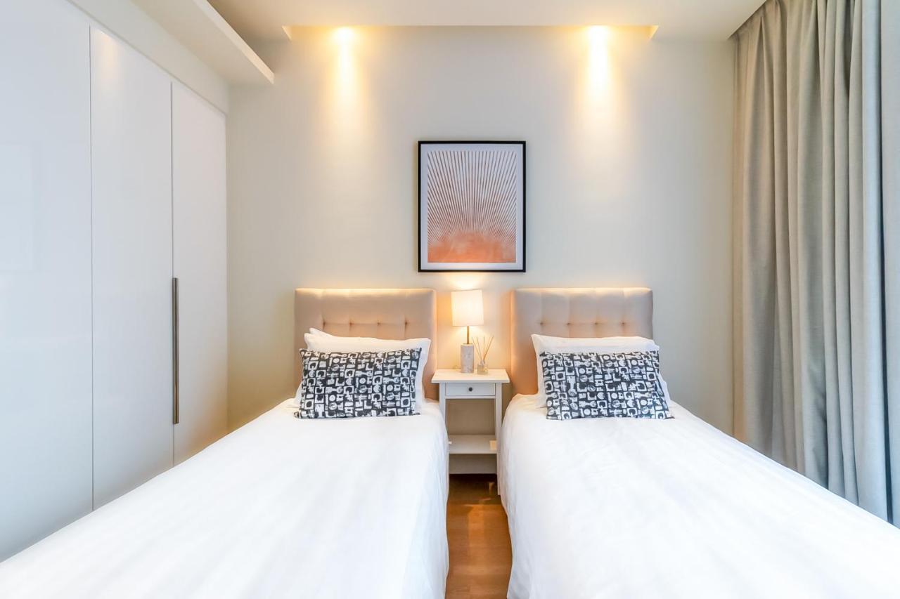 Dhh - Welcome To Your New With Splendid Interiors In City Walk Building 11b