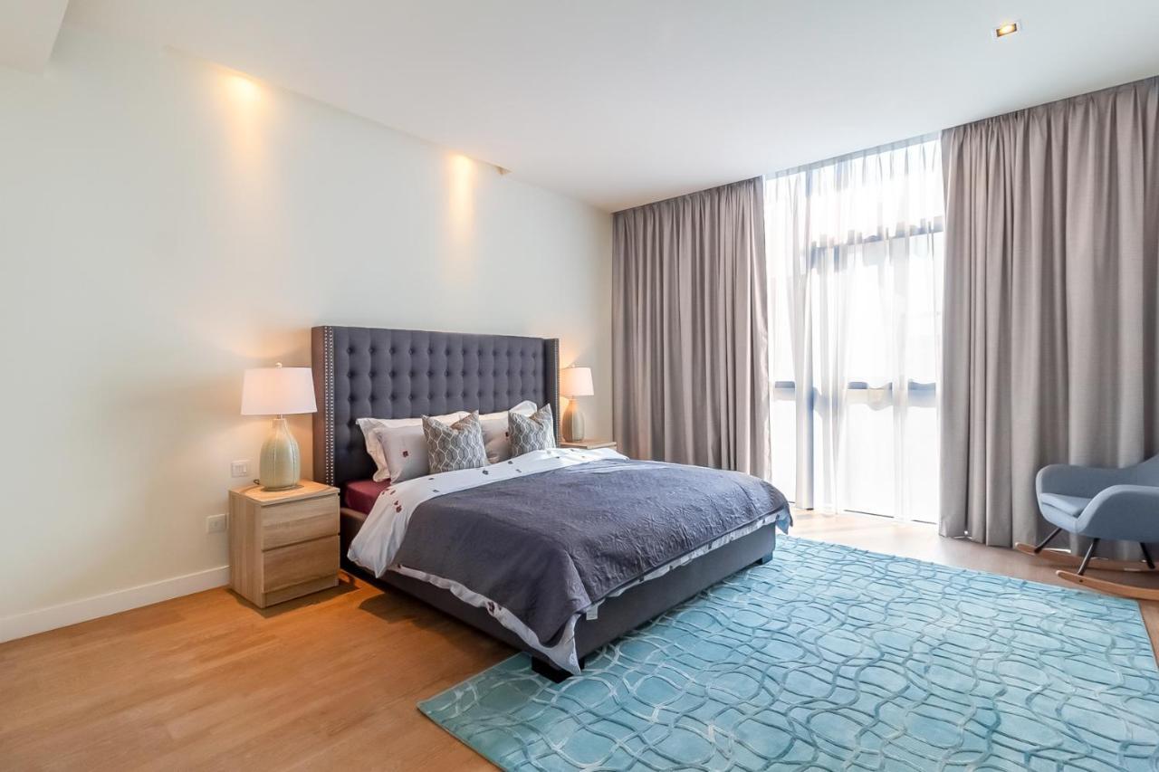 Dhh - Welcome To Your New With Splendid Interiors In City Walk Building 11b Apartment *