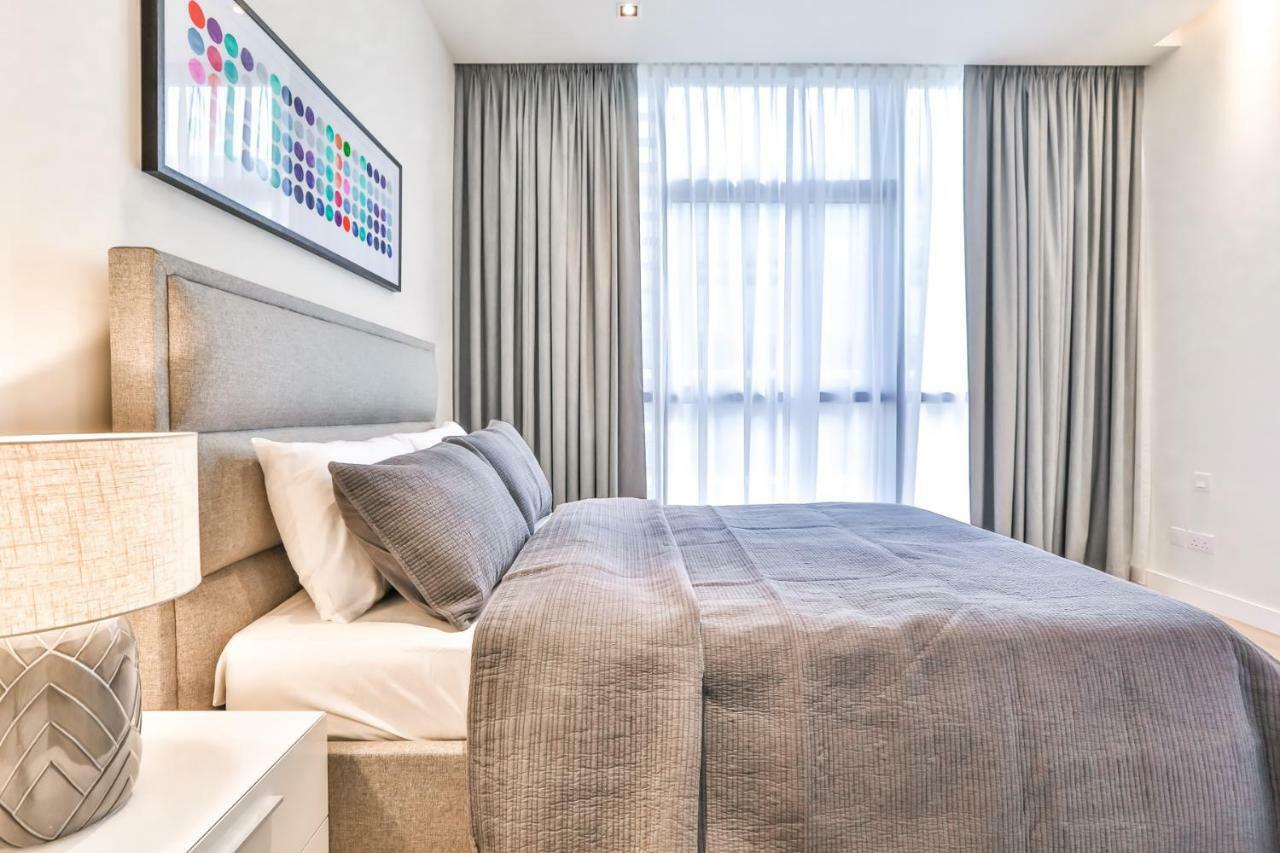 Dhh - Welcome To Your New With Splendid Interiors In City Walk Building 11b Apartment