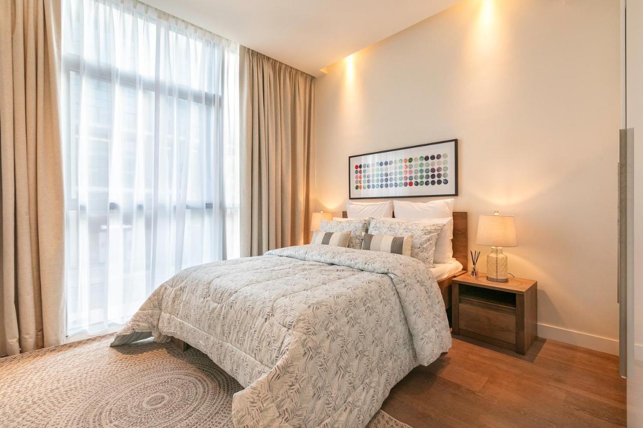 Dhh - Welcome To Your New With Splendid Interiors In City Walk Building 11b Apartment