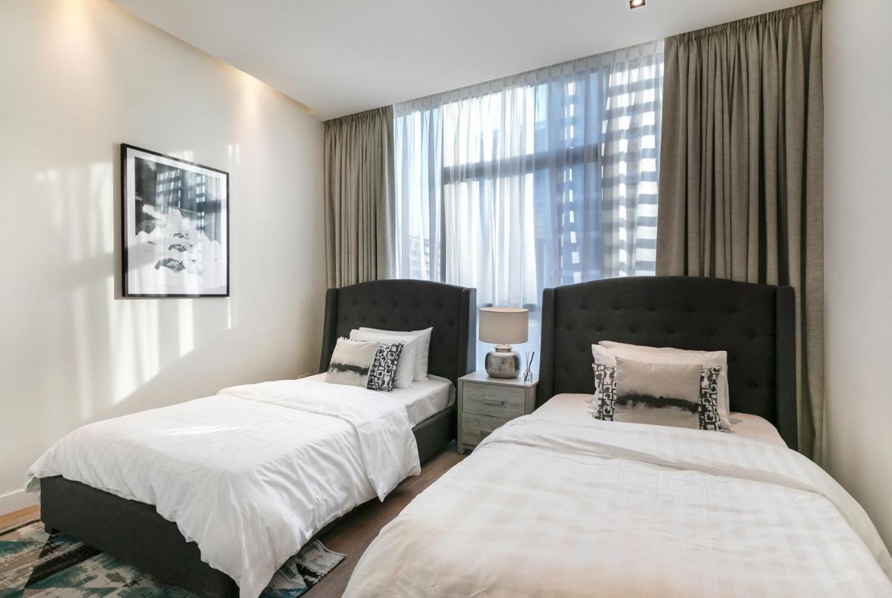 Dhh - Welcome To Your New With Splendid Interiors In City Walk Building 11b Apartment *